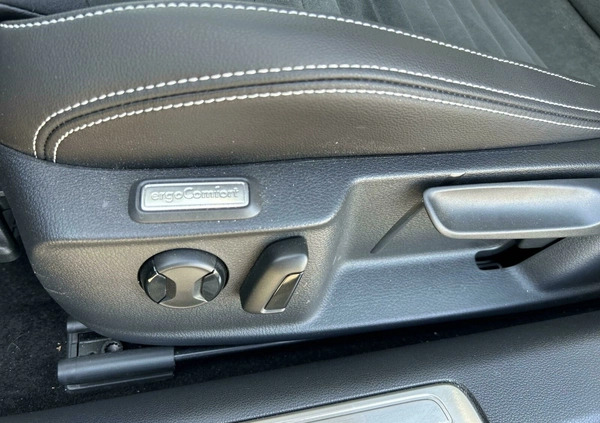 Volkswagen Passat cena 199900 przebieg: 14220, rok produkcji 2023 z Gostynin małe 742